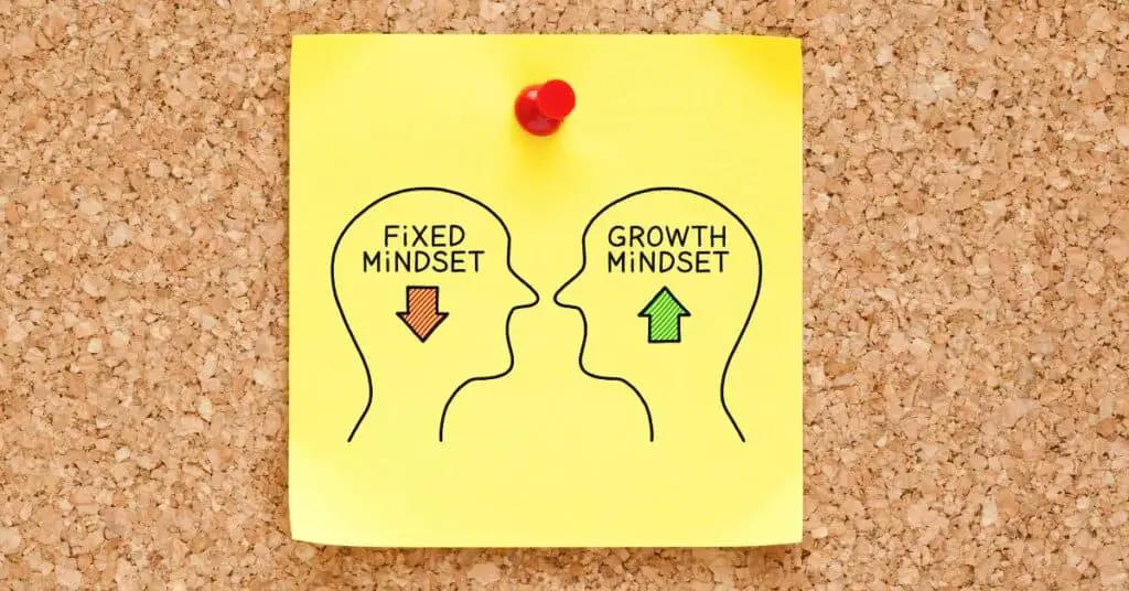 print on demand success - A note highlighting the difference between growth and fixed mindset.