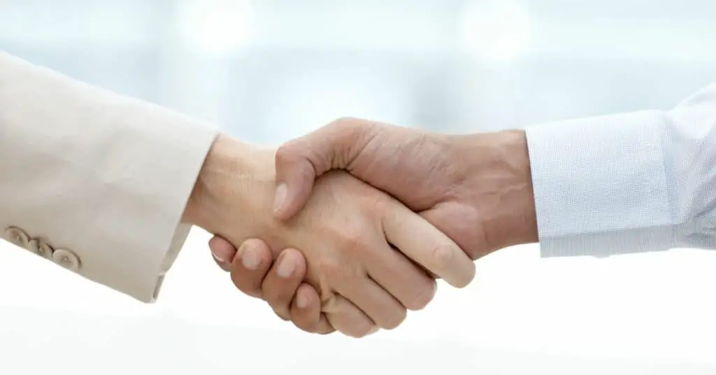 benefits of private label products - two persons shaking hands
